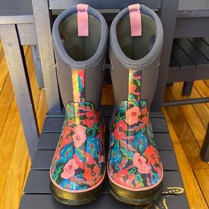 Adorable floral print Bogs boots